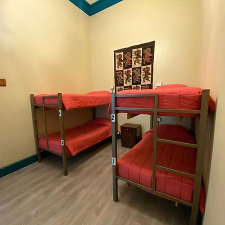 La Casa Roja Hostel Сантяго Екстериор снимка