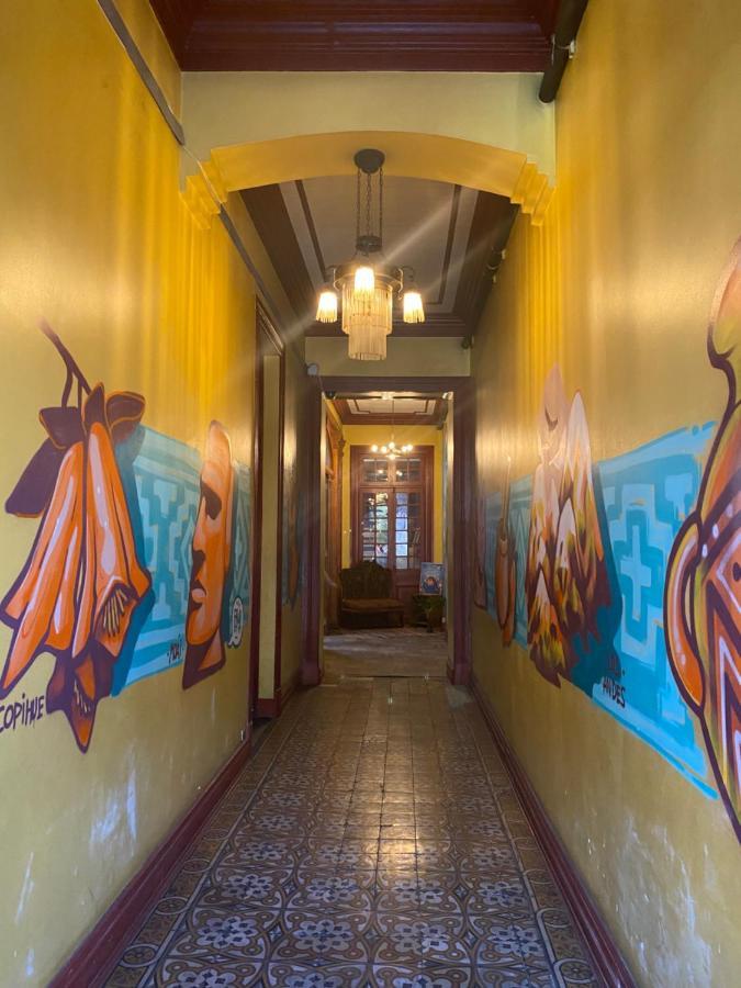 La Casa Roja Hostel Сантяго Екстериор снимка