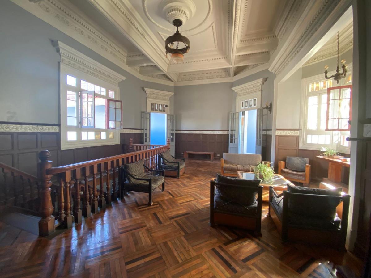 La Casa Roja Hostel Сантяго Екстериор снимка