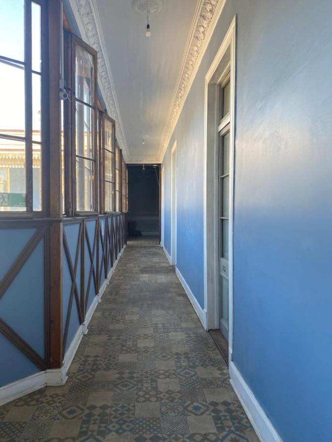 La Casa Roja Hostel Сантяго Екстериор снимка