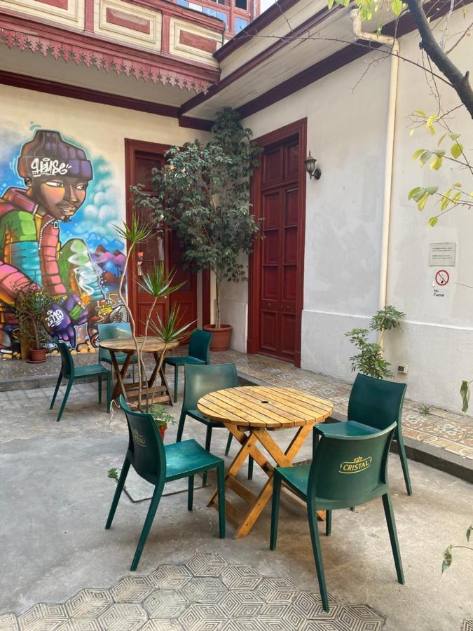 La Casa Roja Hostel Сантяго Екстериор снимка