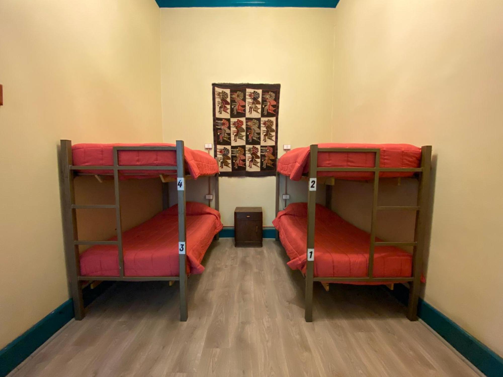 La Casa Roja Hostel Сантяго Екстериор снимка
