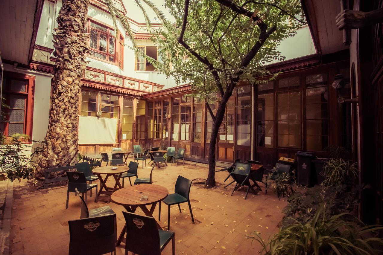 La Casa Roja Hostel Сантяго Екстериор снимка