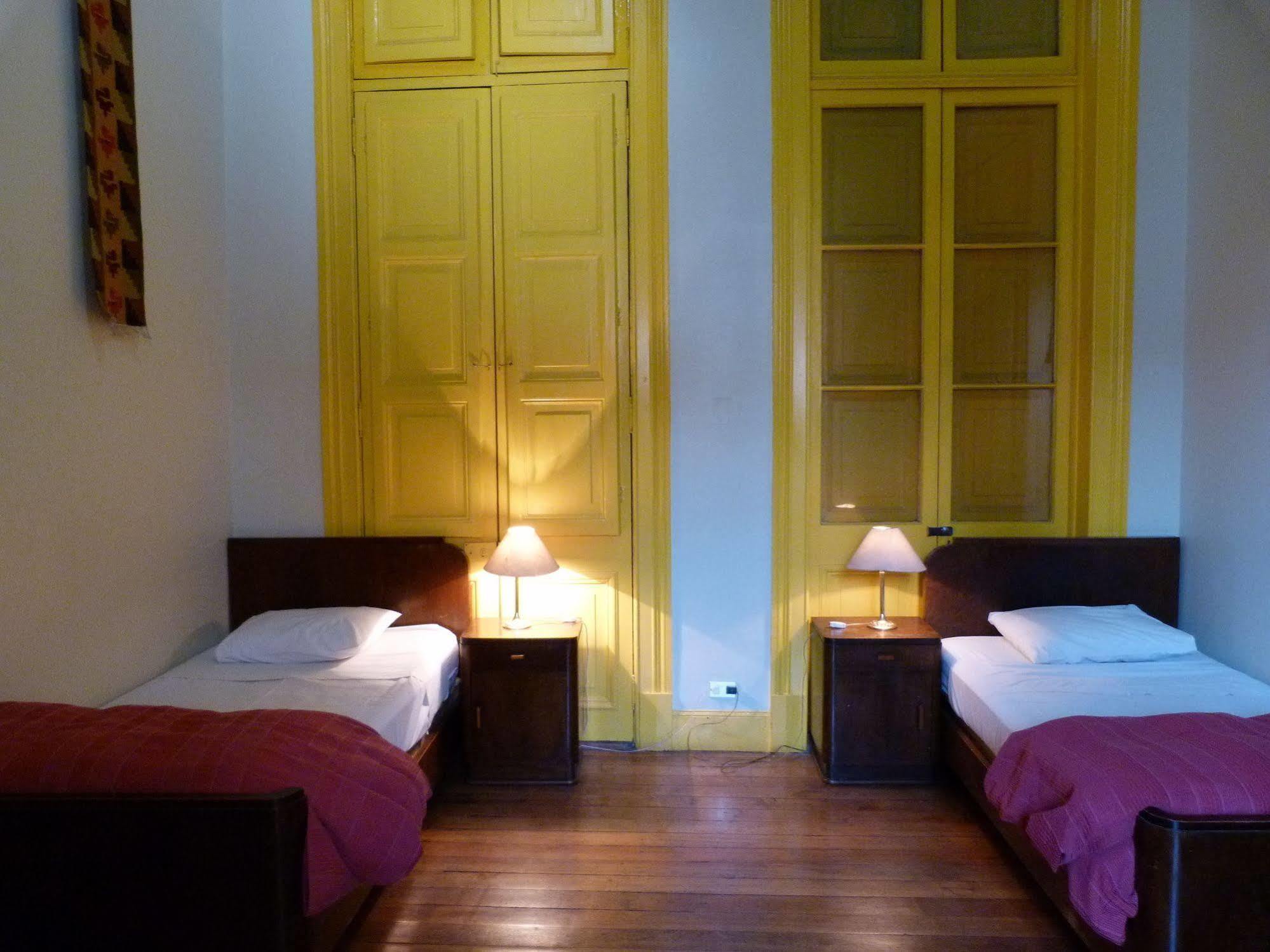 La Casa Roja Hostel Сантяго Екстериор снимка
