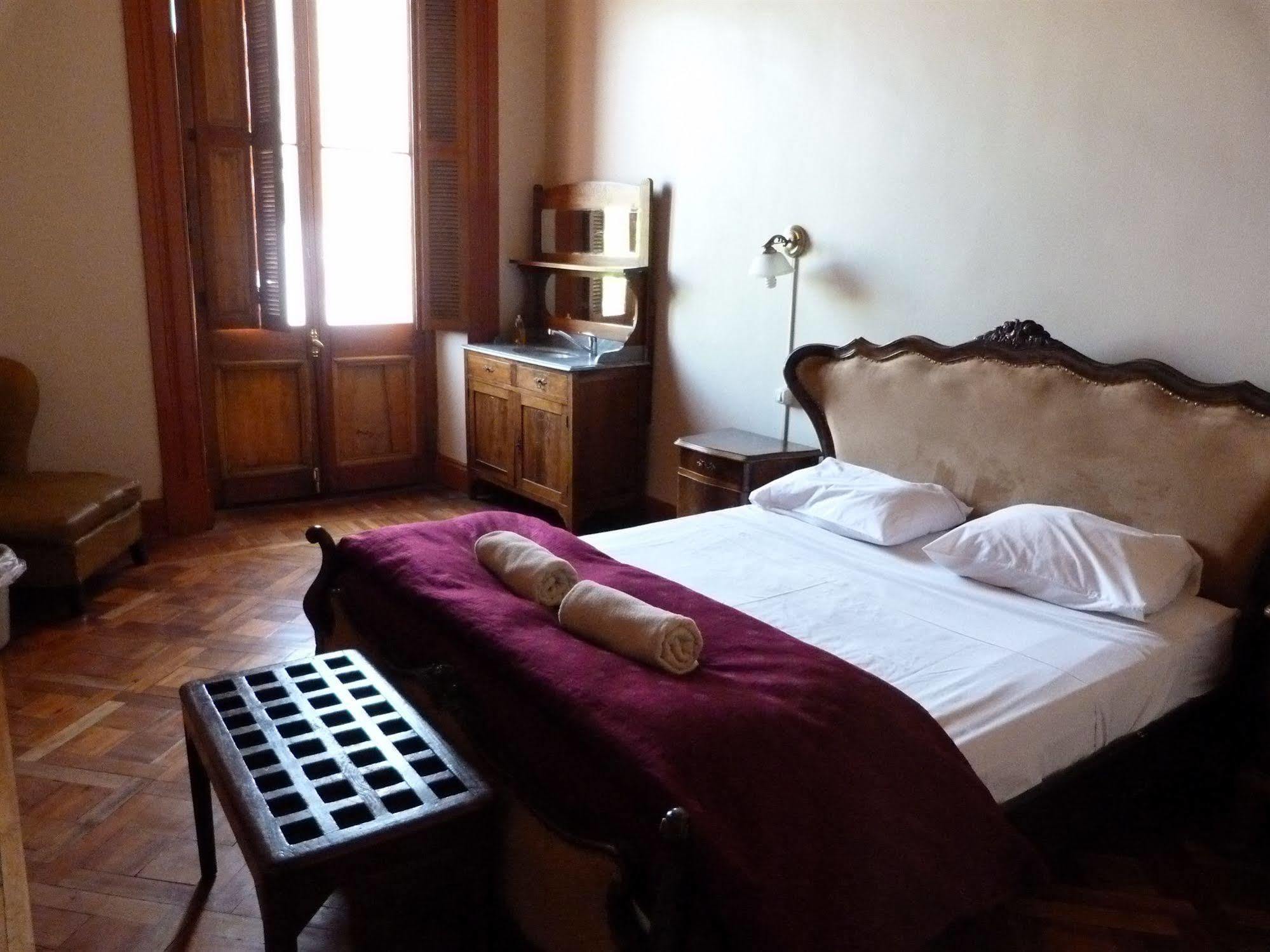 La Casa Roja Hostel Сантяго Екстериор снимка