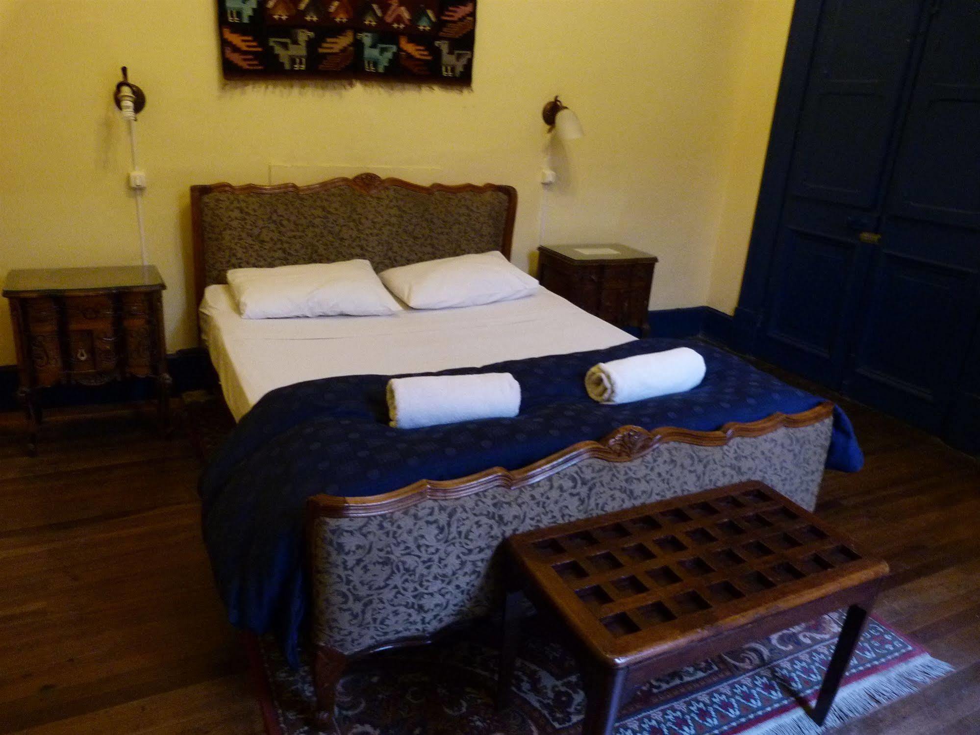 La Casa Roja Hostel Сантяго Екстериор снимка